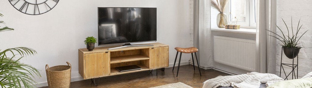 Decorative trend: solid wood TV stands