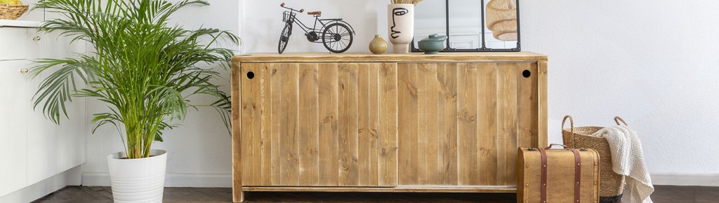 How to decorate a solid wood sideboard? 