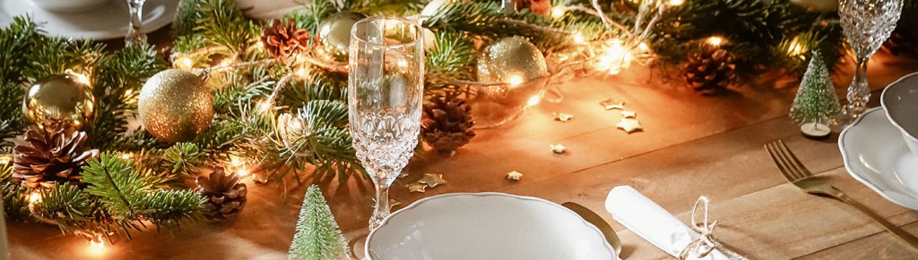 How to create a beautiful Christmas table? 