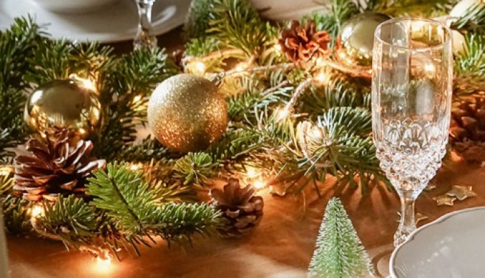 How to create a beautiful Christmas table? 